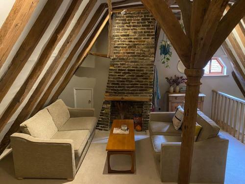 Kingpost - 3 Bedroom Apartment In Sandwich