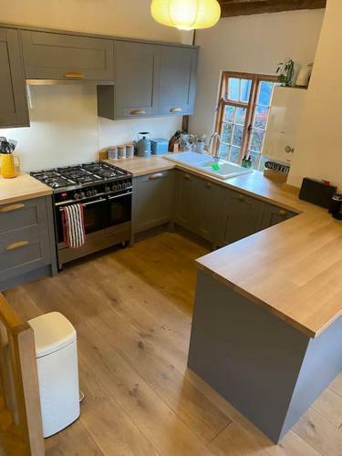 Kingpost - 3 Bedroom Apartment In Sandwich
