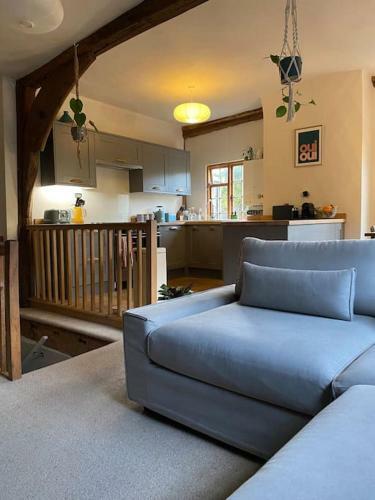 Kingpost - 3 Bedroom Apartment In Sandwich