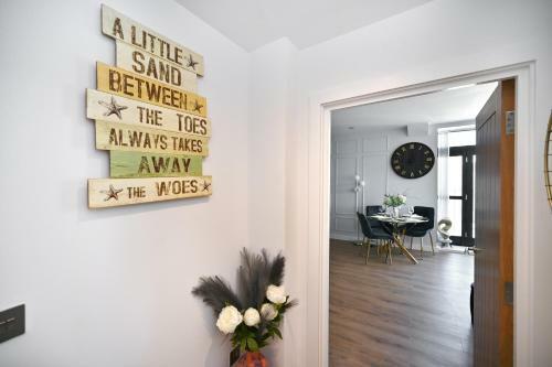 Apartamento Modern & Spacious 2br Apt Seaside Stay