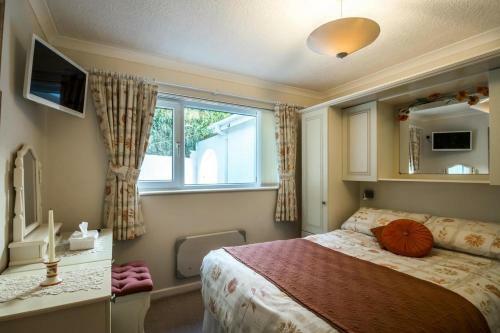 Attractive Bungalow With Private Pool