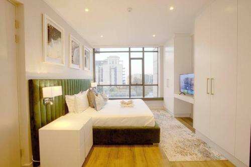 New Luxury Spacious Apartment