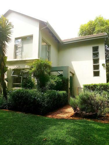 Hostal Suite Oaks Bryanston -blue Starling X King Suite