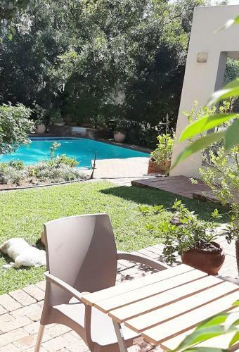 Hostal Suite Oaks Bryanston -blue Starling X King Suite