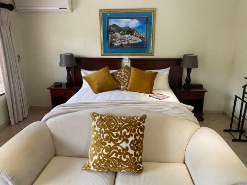 Hostal Gallo Manor Executive Bed & Breakfast
