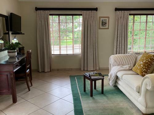 Hostal Gallo Manor Executive Bed & Breakfast