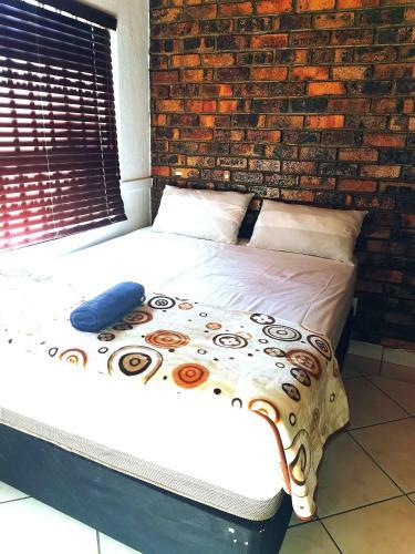 Hostal 497 On West Ave Guest House
