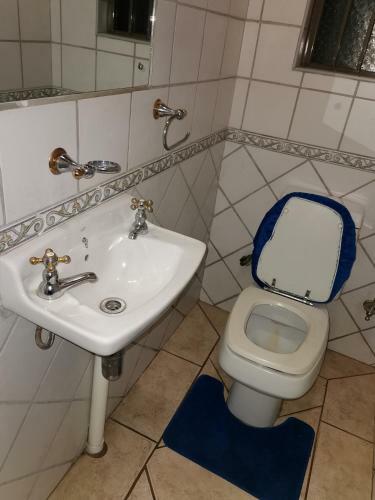 Hostal 497 On West Ave Guest House