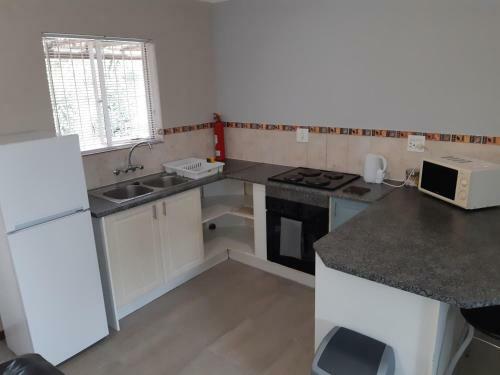 9 - Non Smoking Ground Floor Apartment - Bedfordview