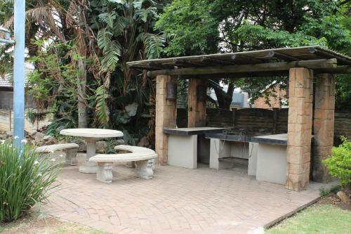 9 - Non Smoking Ground Floor Apartment - Bedfordview