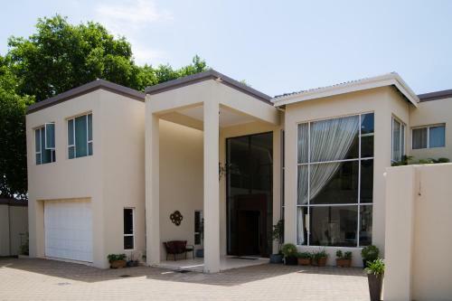 Hostal The Houghton Villa