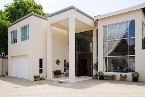 Hostal The Houghton Villa