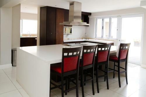 Hostal The Houghton Villa