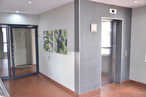 The Cube Apartments, Unit 34 On de La Rey Road