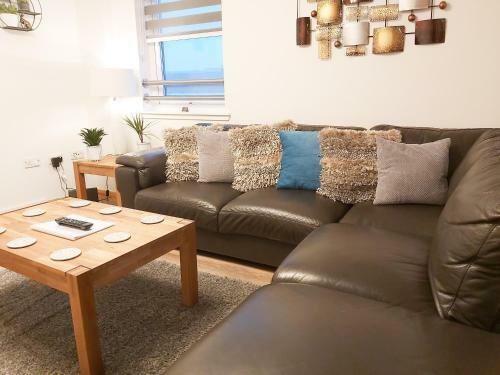 Inverness City Centre Apartment With Elevator And Google Chromecast