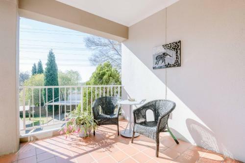 Convenient Chic Apartment With Balcony