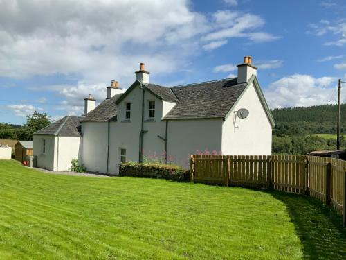 4 Bedroom House Near Loch Ness