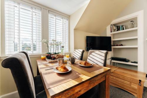 Luxury Inverness Central Apartment Private Parking
