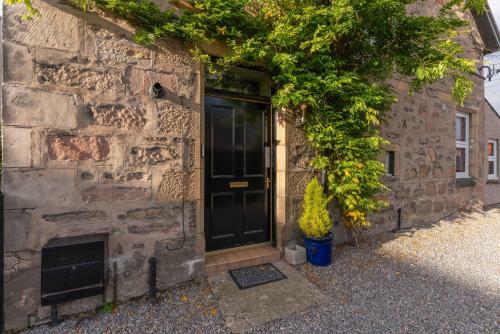 Luxury Inverness Central Apartment Private Parking