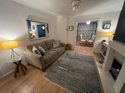 Apartamento Delightful, Central 3 Bedroom House With Garden.