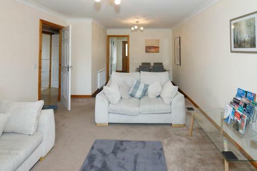 Luxury 2 Bedroom Semi Detached House With Parking