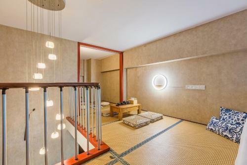 Summer Flower Apartment