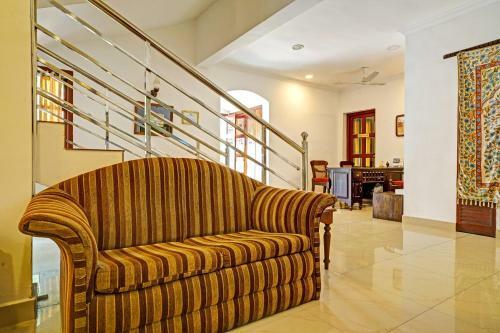 Oyo 88169 Hotel Castle