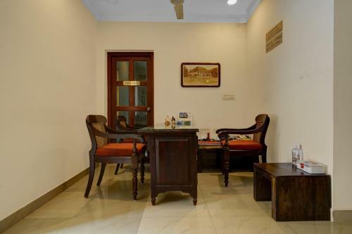 Oyo 88169 Hotel Castle