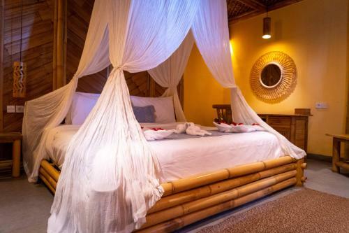 Hotel Elang Hillside Bamboo Villas