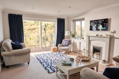 Port Side - Boutique Home With Outstanding River Views
