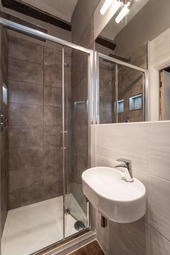 Bridge House Apartment 3