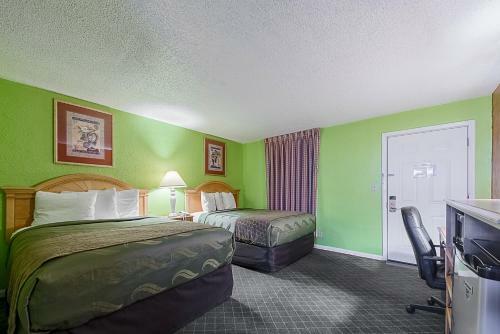 Pinnell Motor Inn Motel