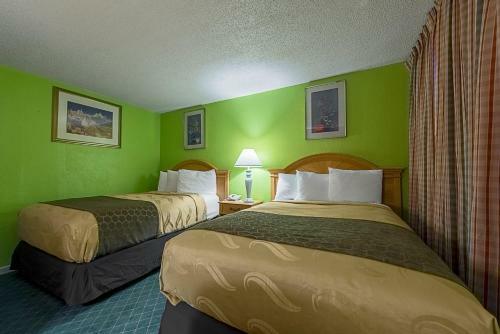 Pinnell Motor Inn Motel