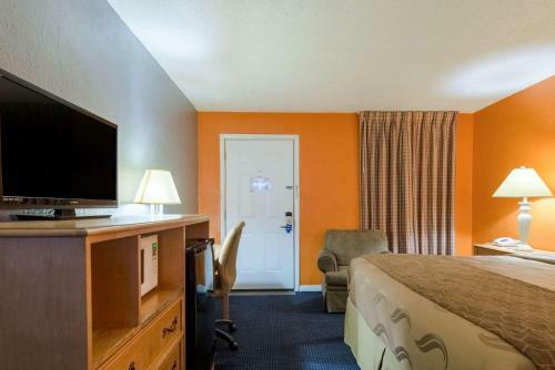 Pinnell Motor Inn Motel