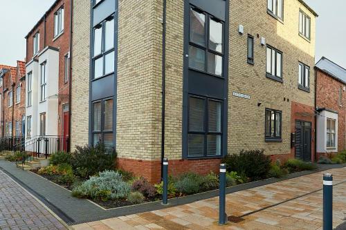 Luxury Duplex 2-bed Apartment Fruit Market Marina