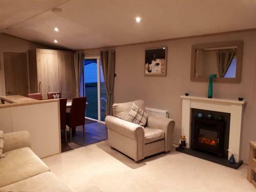 M78 2 Bedroom, 4 Berth Luxury Mini Lodge