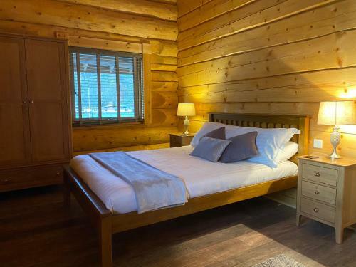 Lodge Ewes Water Log Cabins
