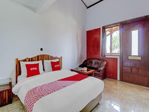 Oyo 90582 Nur Alam Hotel