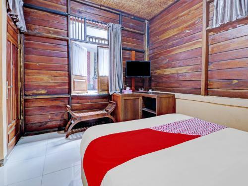 Oyo 90582 Nur Alam Hotel