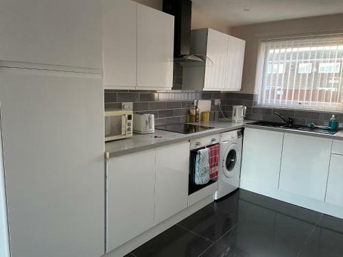 Large Spacious 3 Bedroom House Westerhope