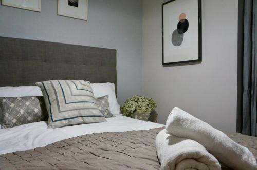 Stylish Highcross 1bed Apartment- Central
