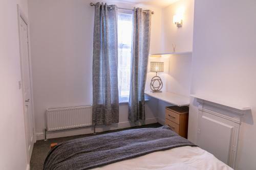Inviting 3-bed House In Leicester