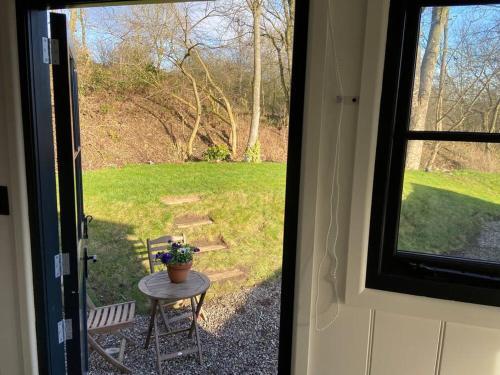 Peaceful Shepherd?s Hut In Beautiful Countryside.