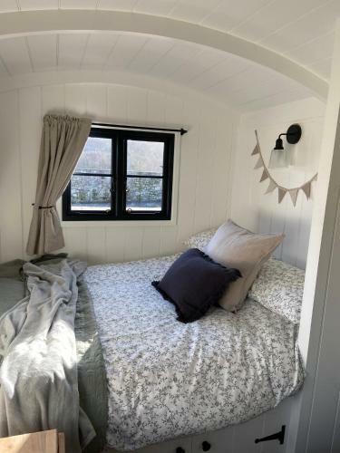 Peaceful Shepherd?s Hut In Beautiful Countryside.