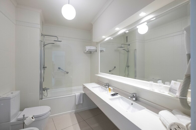 On Hotels Ocean Front (Only Adults)