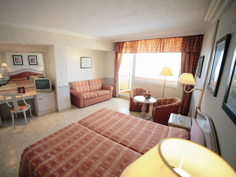 On Hotels Ocean Front (Only Adults)