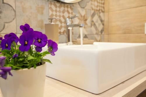 B&B Bianco Sale