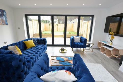 Outstanding Modernised 3/4 Double Bedroomed House