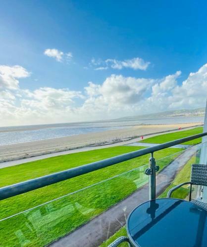 Sea View Apartment At The Beach!