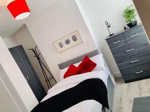 Lush Apartment 5 Bedroom House - Wbr